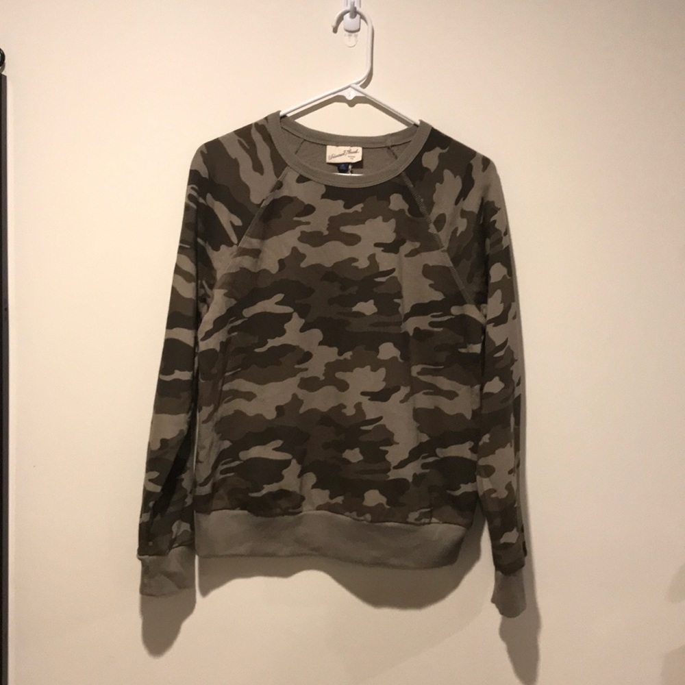 NEW Universal Thread Cute Camo Print Sweater